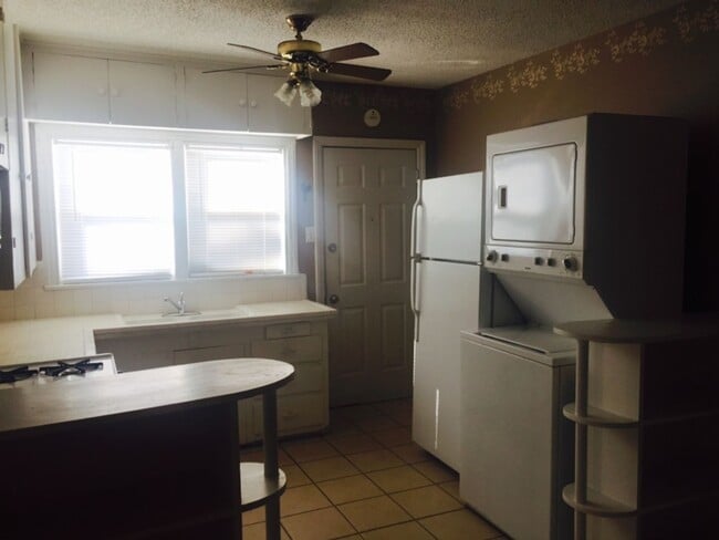 Building Photo - 615 Monroe St