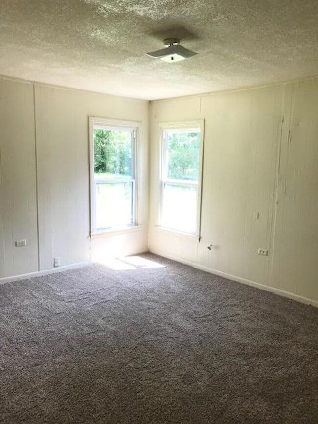 Building Photo - 3812 Hiland Dr