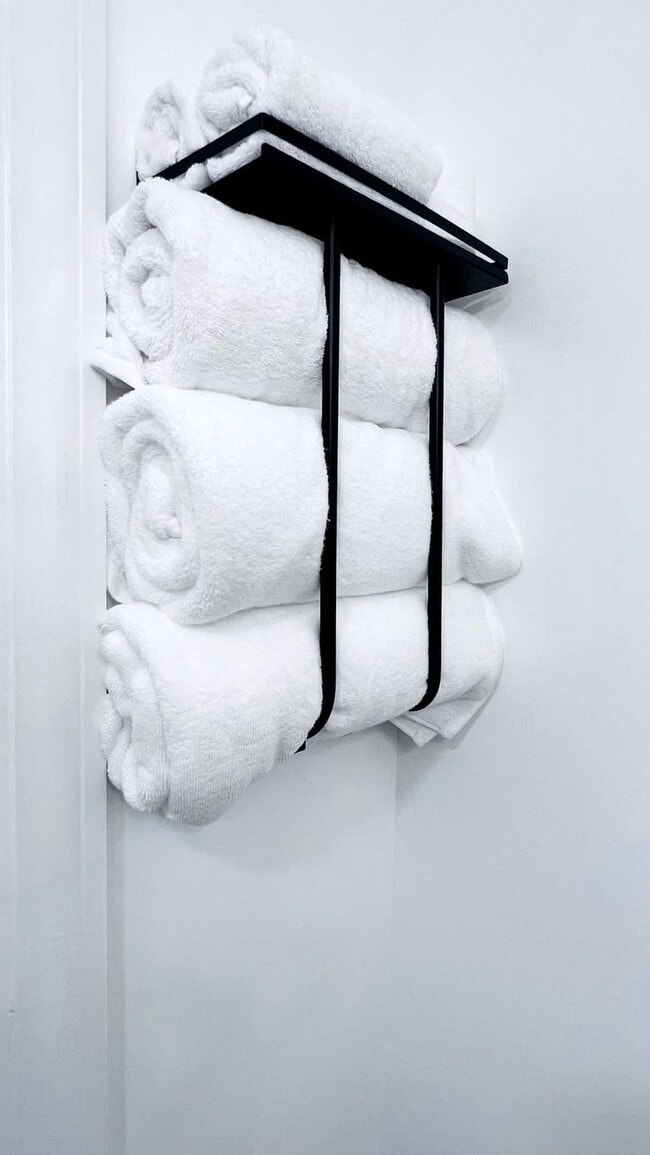 Building Photo - 21 Bullocks Point Ave