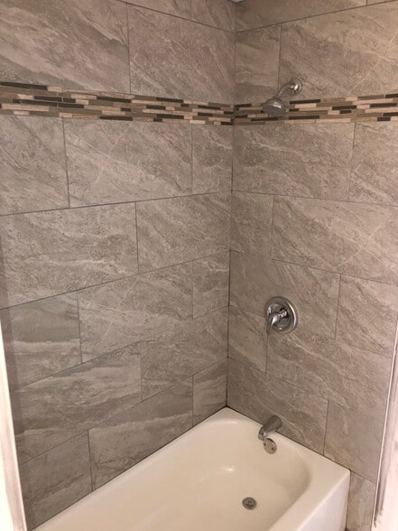 Building Photo - 778 3rd St