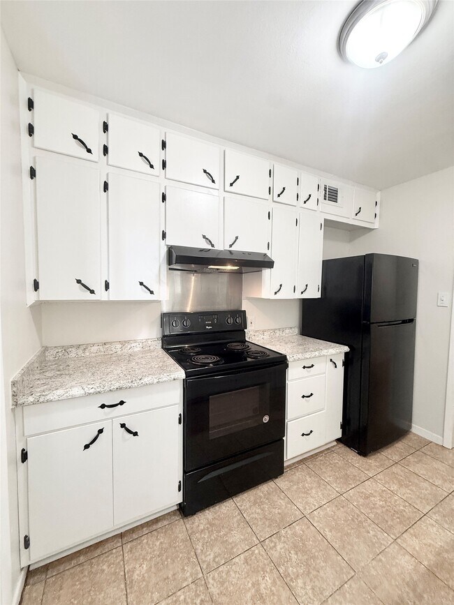 Building Photo - 500 Willow Dr