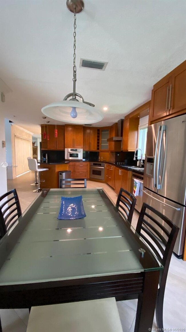 Building Photo - 13111 S Calusa Club Dr