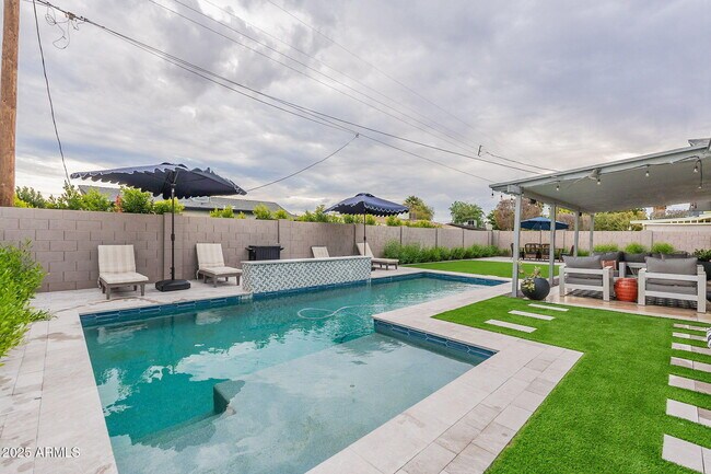 Building Photo - 8725 E Palo Verde Dr