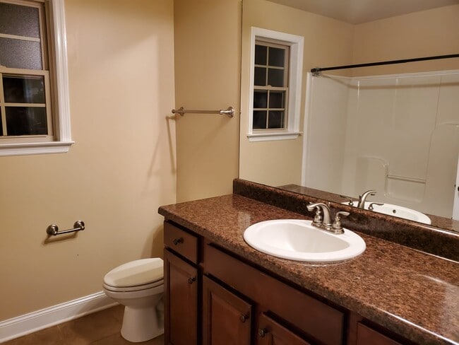 Building Photo - 2504 Millwood Cir SE