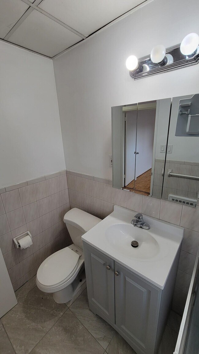 Building Photo - 204 Woodcliff Ave