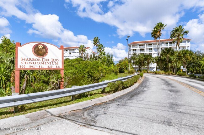 Building Photo - 800 Del Rio Way