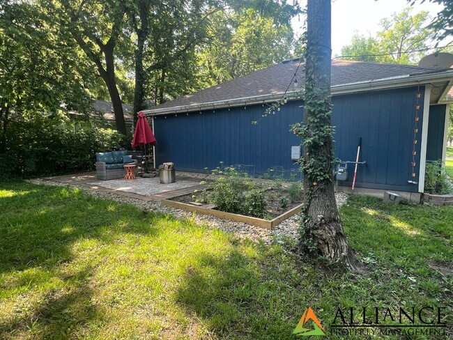 Building Photo - 530 Bluemont Ave