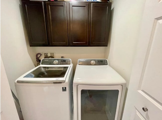 Building Photo - 2889 Henley Ln