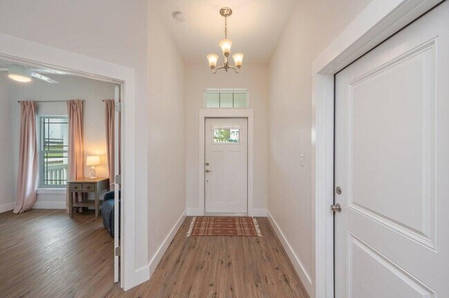 Building Photo - 508 Hideaway Ln