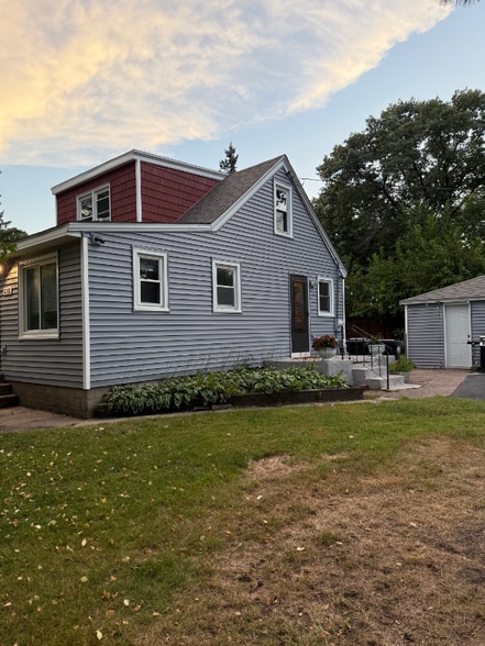 Building Photo - 8088 Edgewood Dr