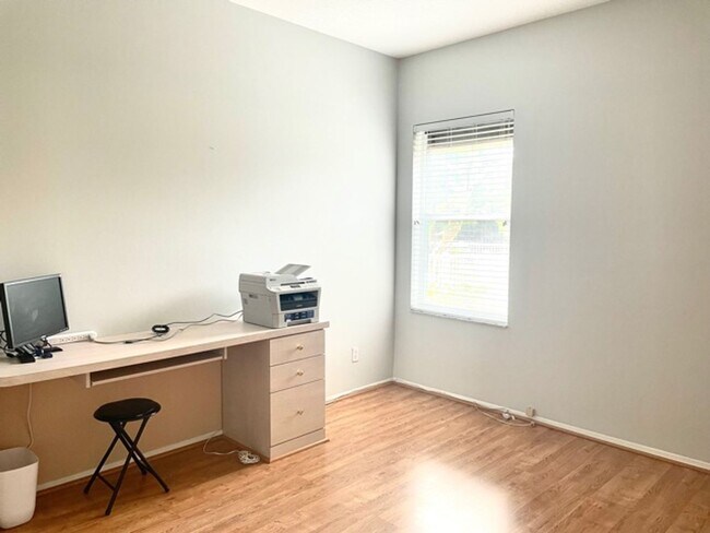 Building Photo - ANNUAL/FURNISHED HOME WITH LARGE LANAI - S...