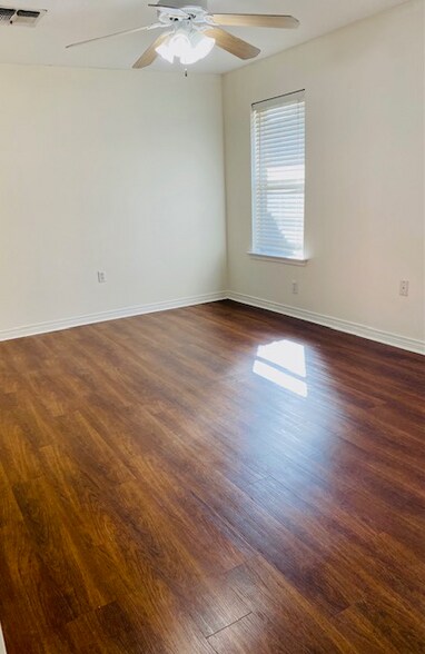 Building Photo - 46 Crislaur Ave