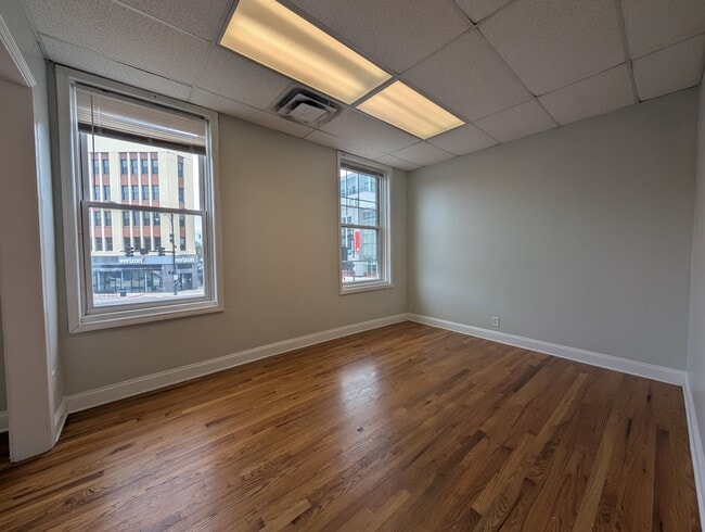 Building Photo - 4805 W Irving Park Rd