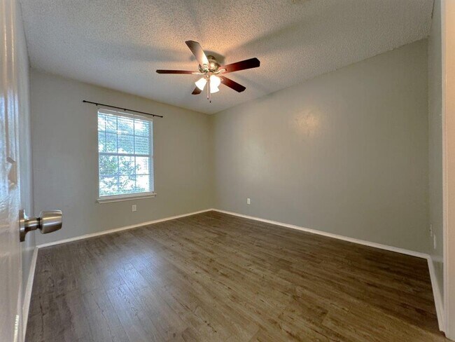 Building Photo - 1407 Ashley Dr