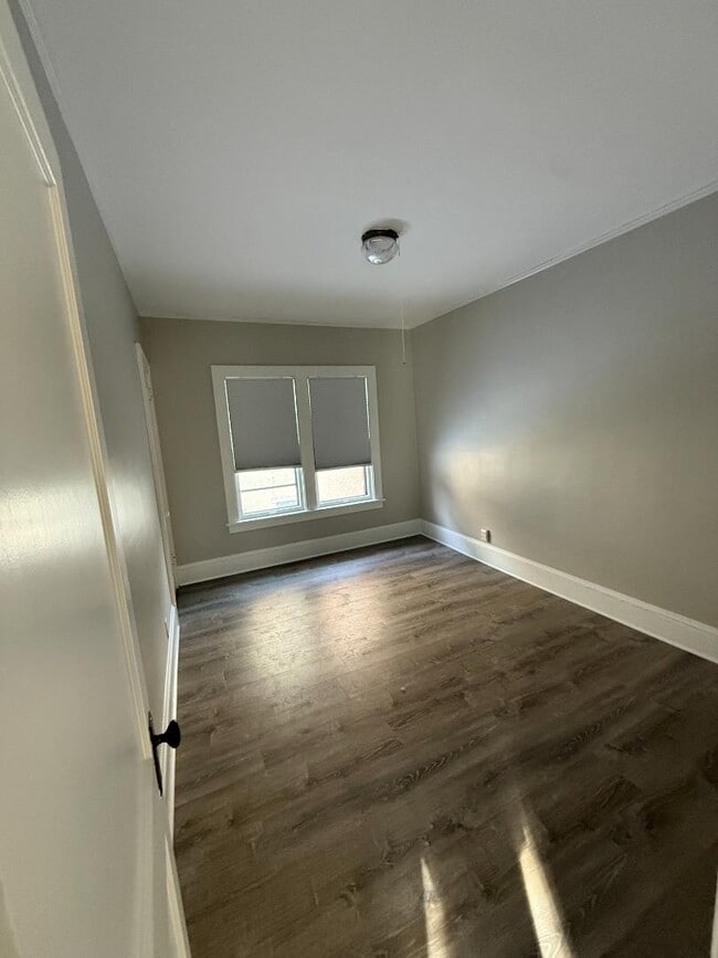 Building Photo - 3553 Dupont Ave S