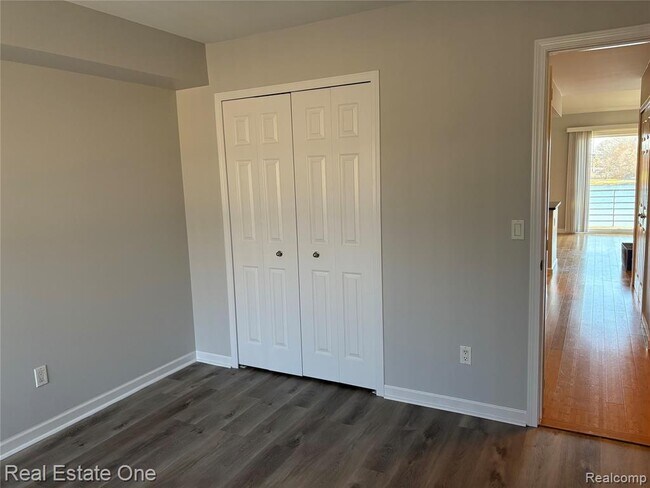 Building Photo - 2830 Davison Ave