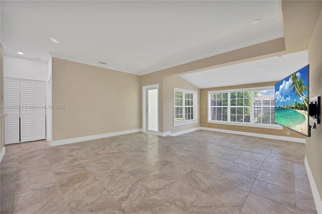 Building Photo - 818 NE 3rd St