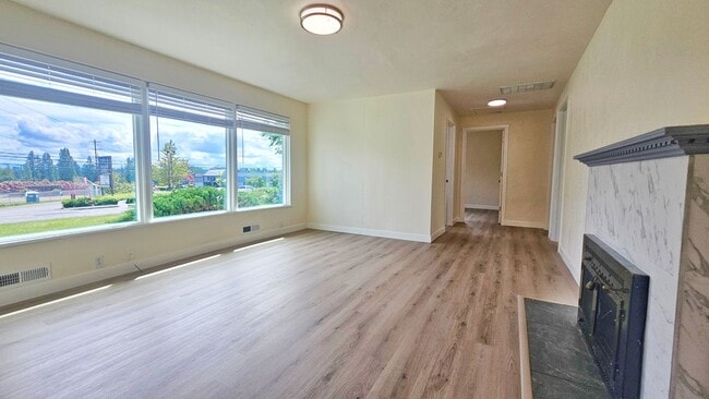 Building Photo - 3 Bed 1.25 Bath Single Family Home in Renton