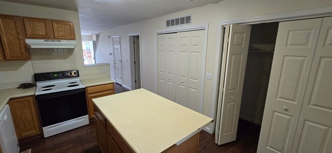 Building Photo - 4400 Rawhide Rd