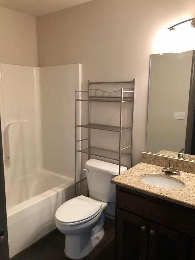 Building Photo - 56 W Center St