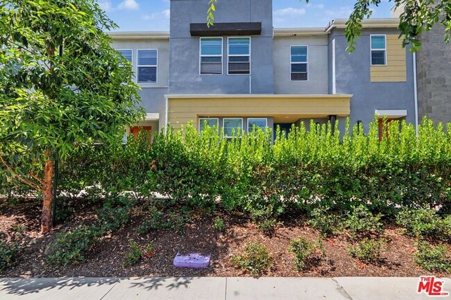Building Photo - 126 Hazel Dr