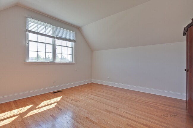 Building Photo - 8 Turnbury Ct