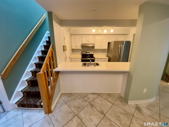 Building Photo - 65 Sandpiper Crescent