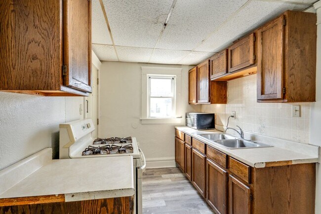 Building Photo - 485 Allyn St