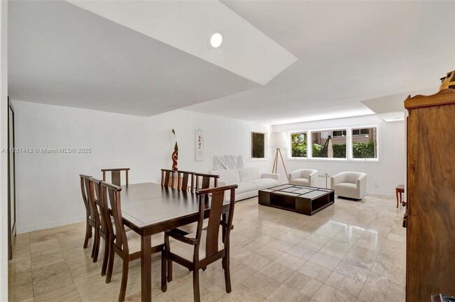 Building Photo - 4410 Brighton Pl