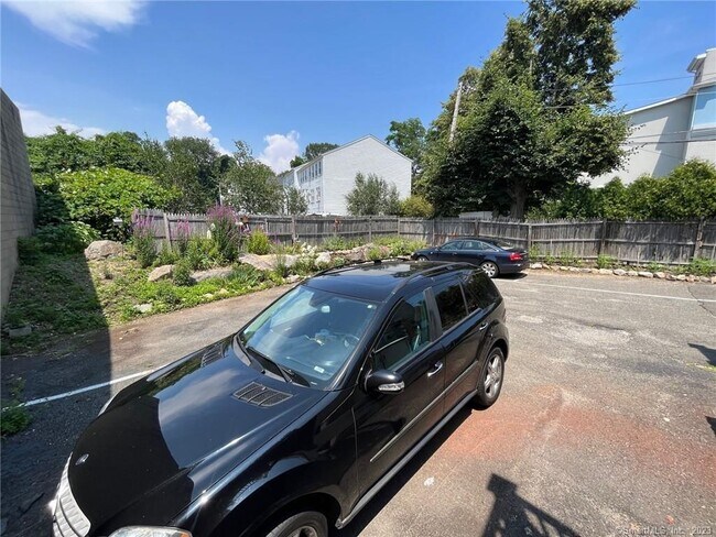 Building Photo - 558 Connecticut Ave