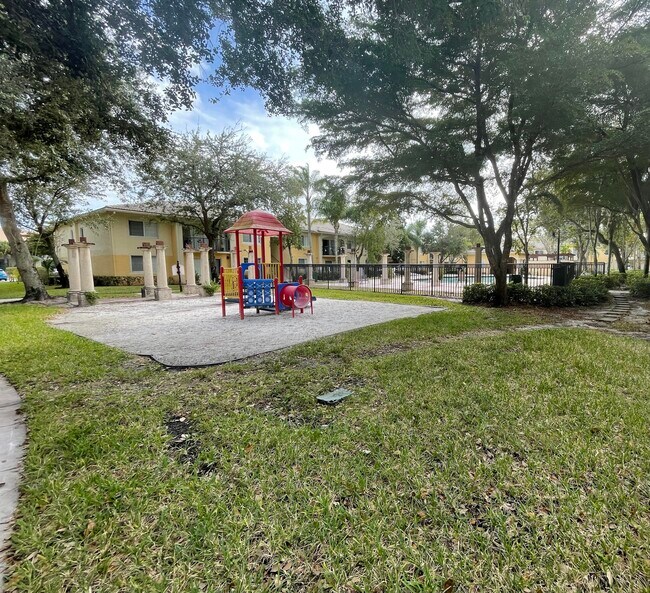 Building Photo - 1700 Crestwood Ct S
