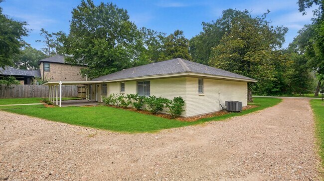 Building Photo - 1511 Sungail Dr