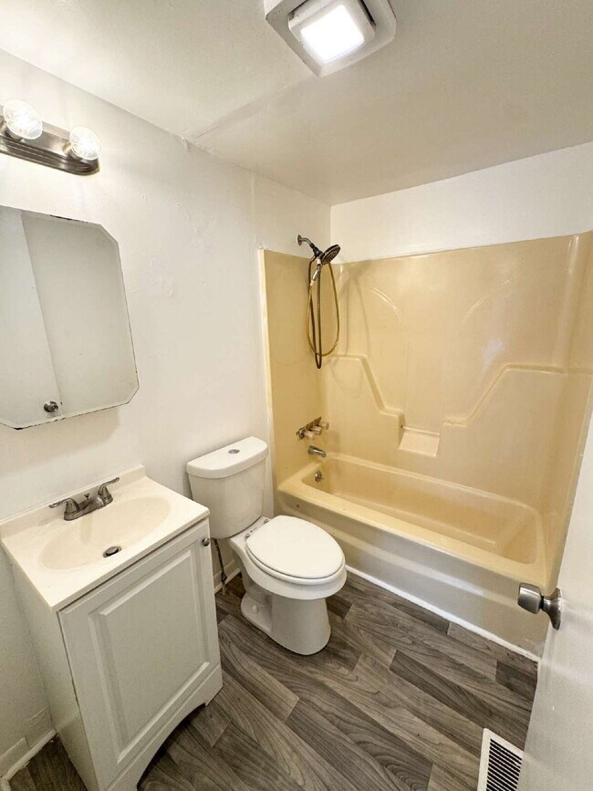 Building Photo - Two-Bedroom Rental in North Hall – Updated...