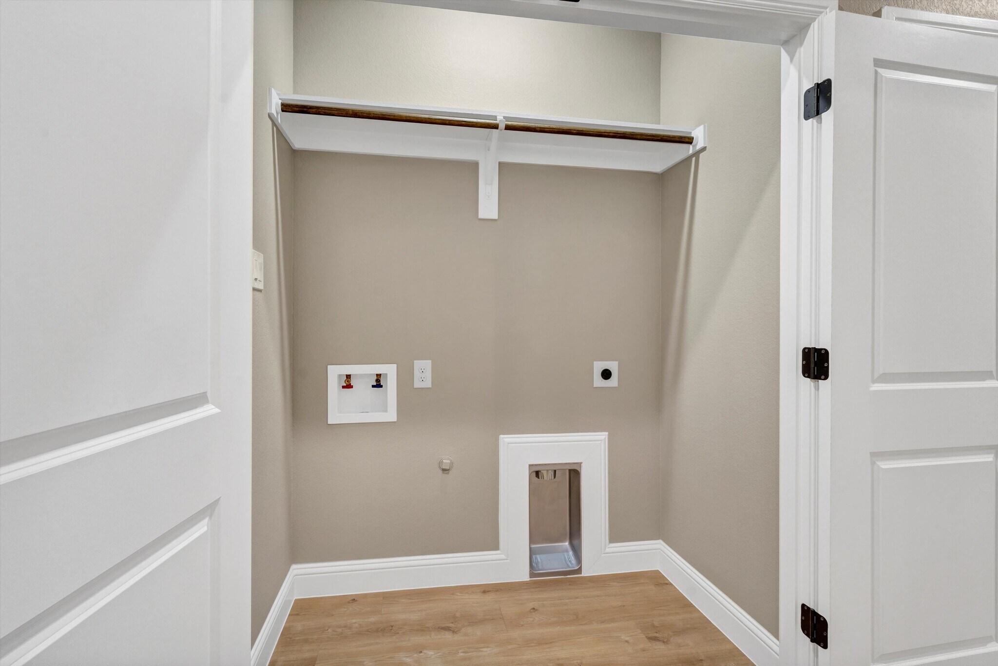 Building Photo - 405 Lake View St