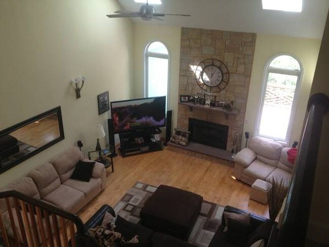 Primary Photo - 221 Hickory Ln