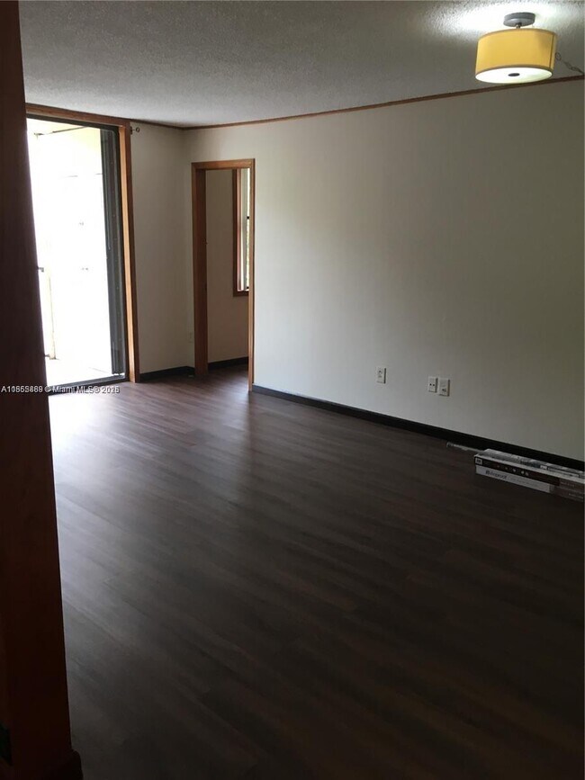 Building Photo - 14221 N Kendall Dr