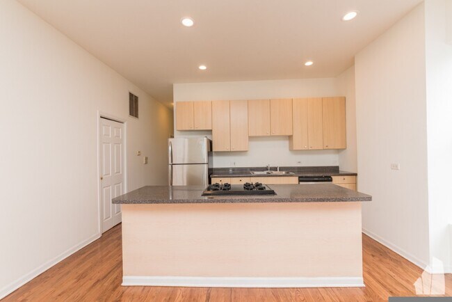 Building Photo - 2835 W Medill Ave