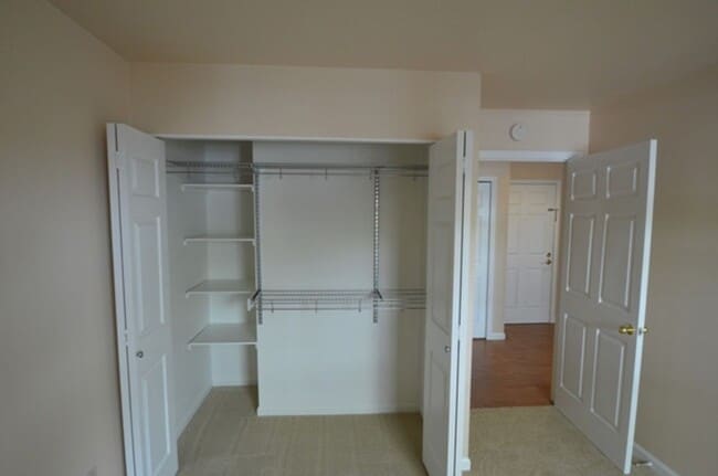 Building Photo - Ambassador II - 1BR Condo - Great Location...