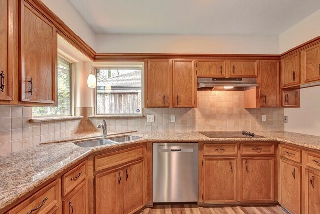 Building Photo - 17 Wishbonebush Rd