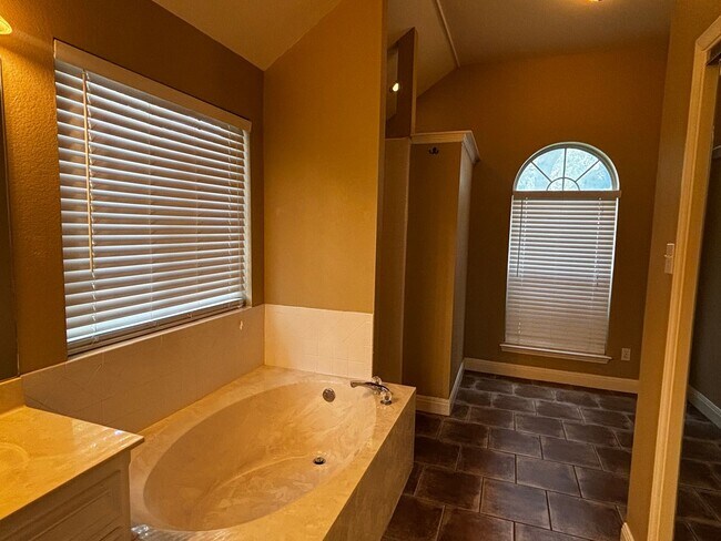Building Photo - Beautiful 4 bed home in Round Rock