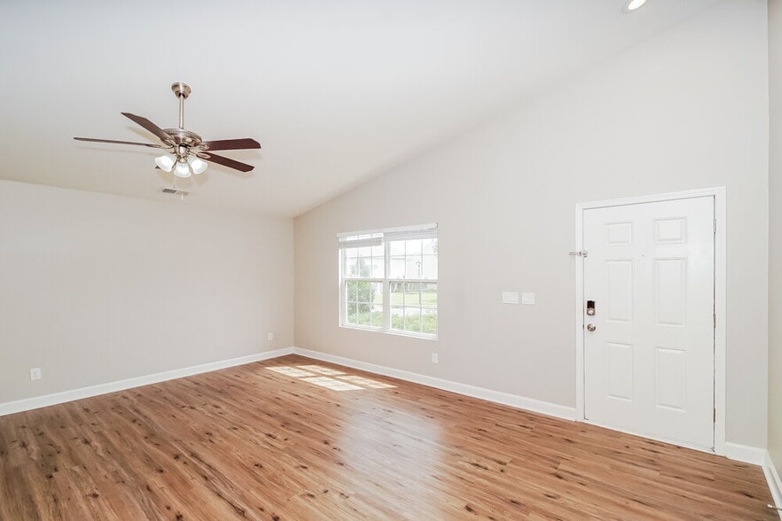Building Photo - 11016 Thousand Oaks Dr
