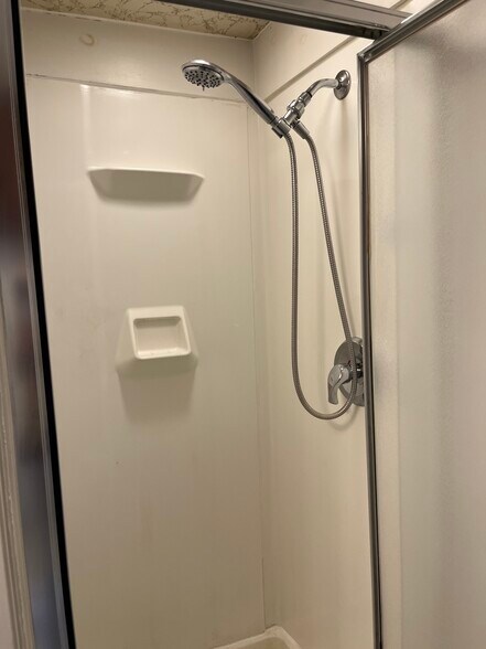 Bath - 401 N Baltimore Ave