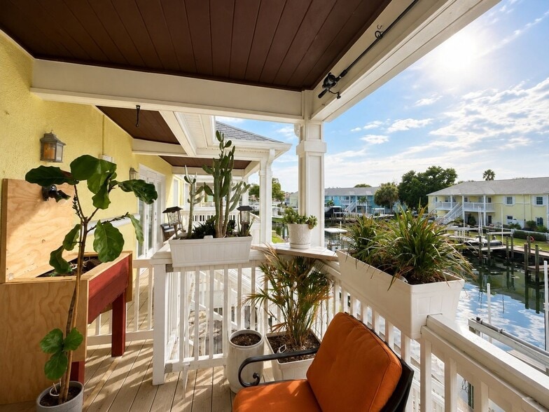 Building Photo - 5215 Coquina Key Dr SE