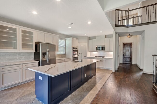 Building Photo - 40515 Manor Dr