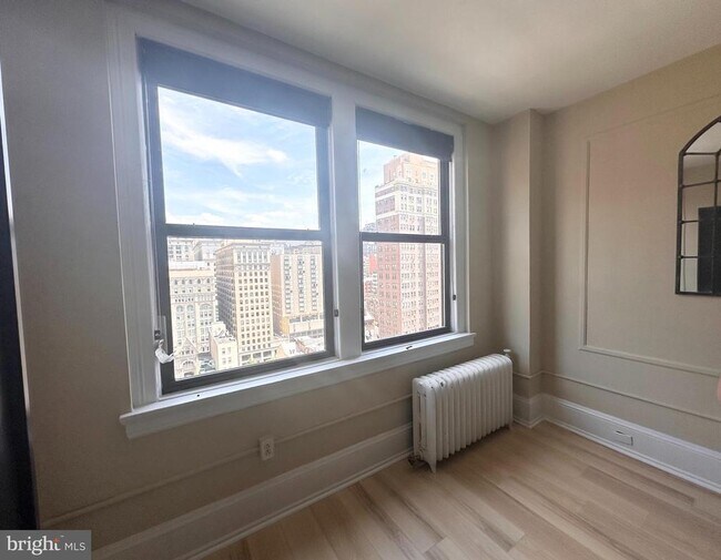 Building Photo - 1324 Locust St