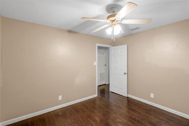 Building Photo - 2425 Lakeview Cir