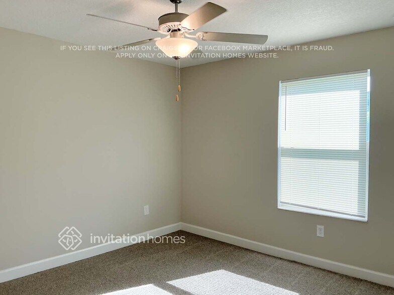 Building Photo - 2856 Coach Manors Way