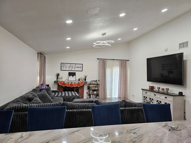 Building Photo - 13562 Vellanto Way