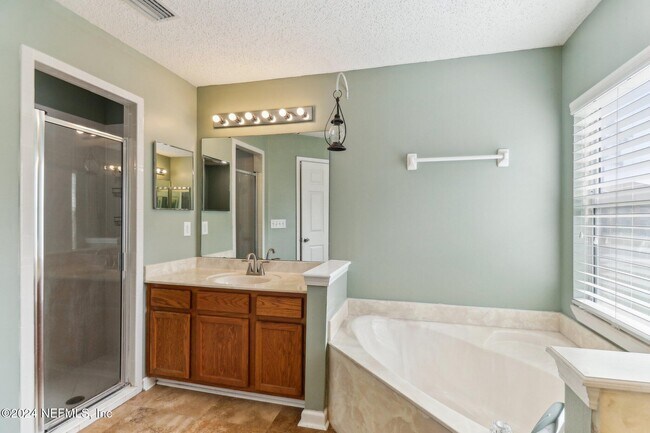 Building Photo - 14018 Fish Eagle Dr E