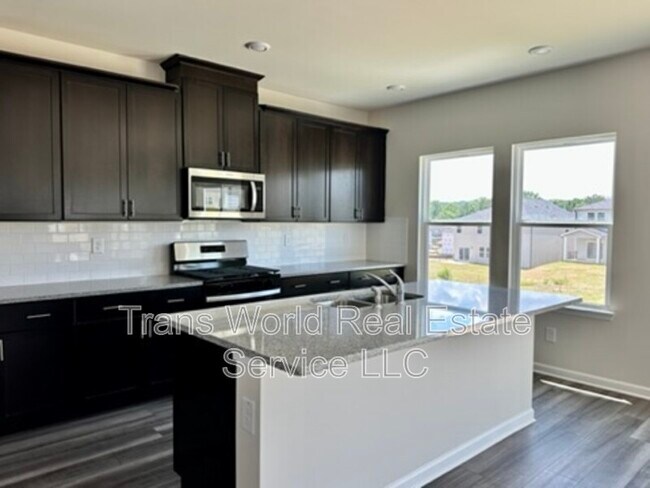 Building Photo - 5950 Green Ash Ct